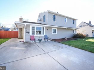 32 Nutmeg Ln, Levittown, PA 19054