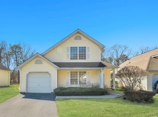 24 Saddlebrook Ct, Middle Island, NY 11953
