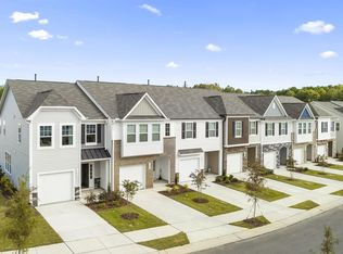 704 Ridge Cliff Ln, Zebulon, NC 27597