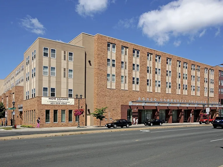 University Dale Apartments — Photo 6