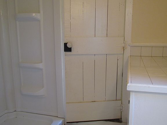 1st Floor Bath
