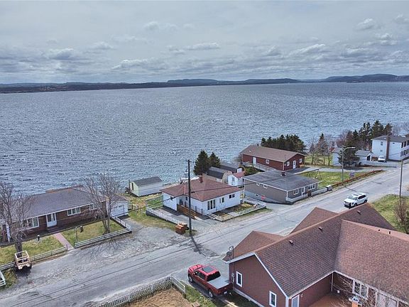 4th image of 272 Bishops Cove Shore Road