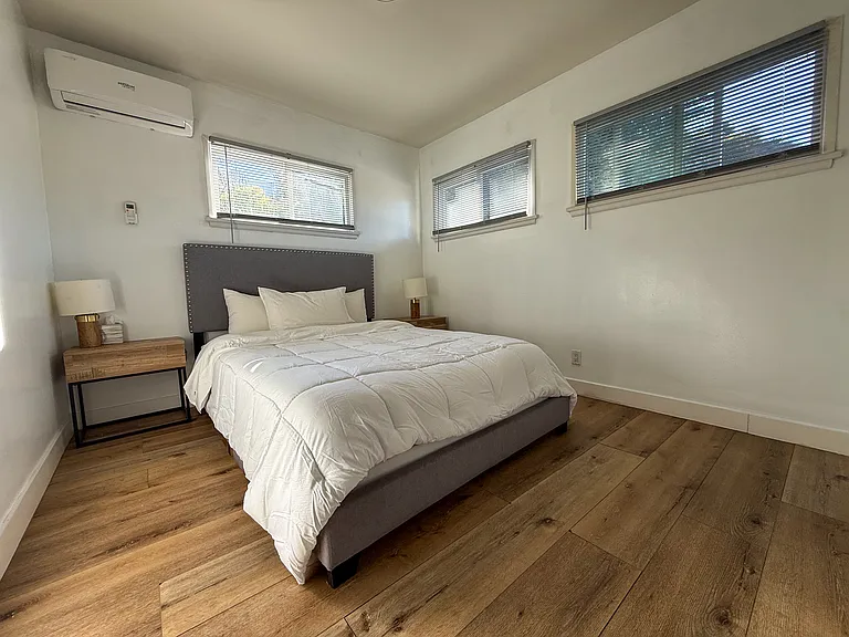 6744 Mulholland Dr — Photo 7
