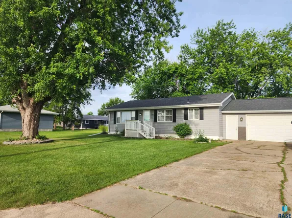 401 S Hill St, Salem, SD 57058