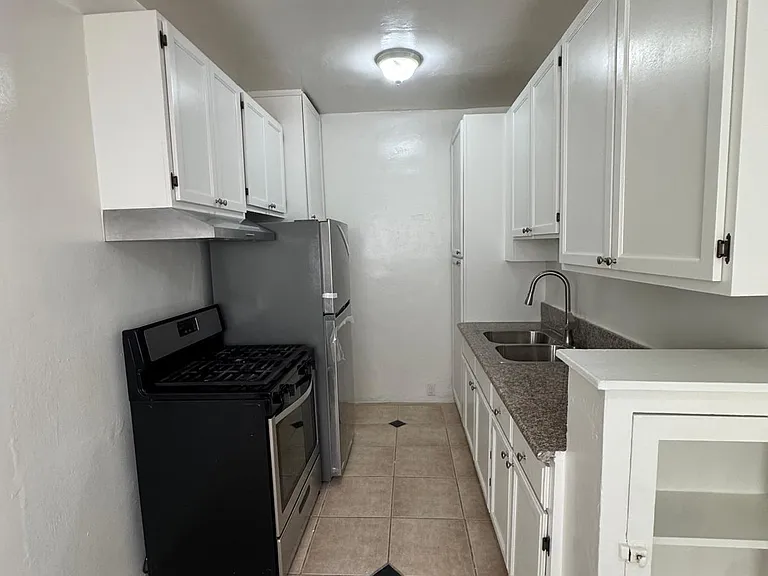 4226 W Adams Blvd #103 — Photo 5