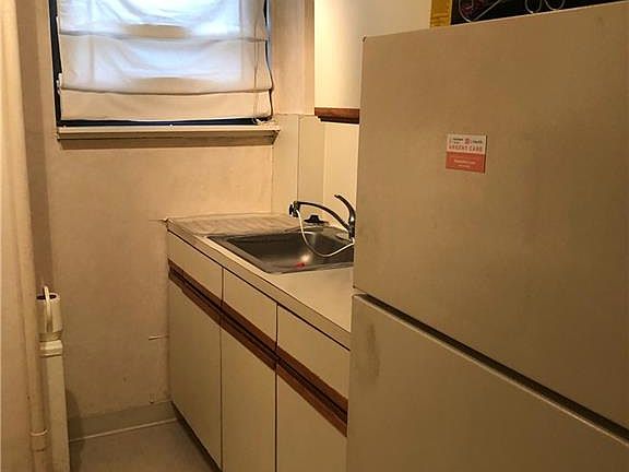5th image of 161 Pearsall Dr APT 1G