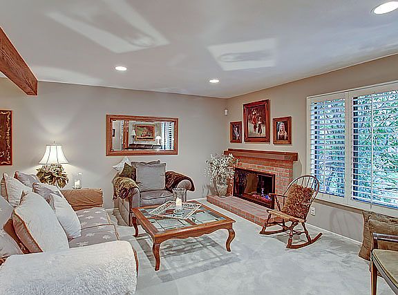 3rd image of 43 Northwoods Ln