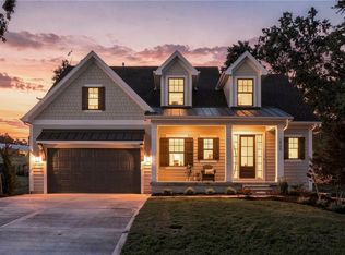 2905 W 72nd St, Prairie Village, KS 66208