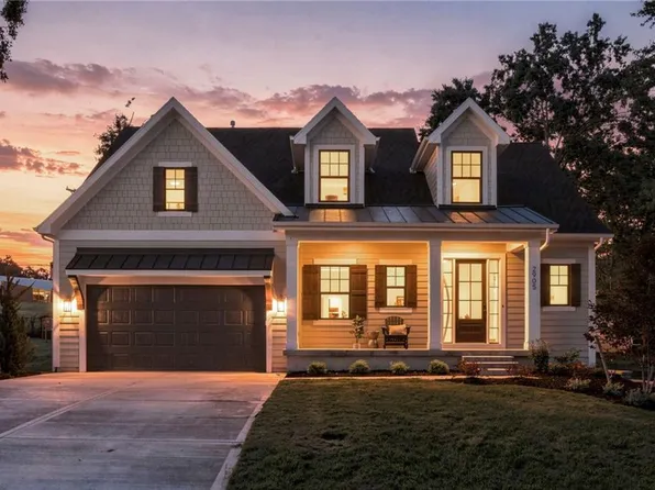 2905 W 72nd St, Prairie Village, KS 66208