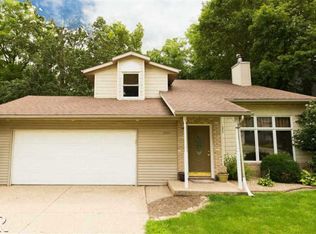 2406 Timber View Dr, Bloomington, IL 61701