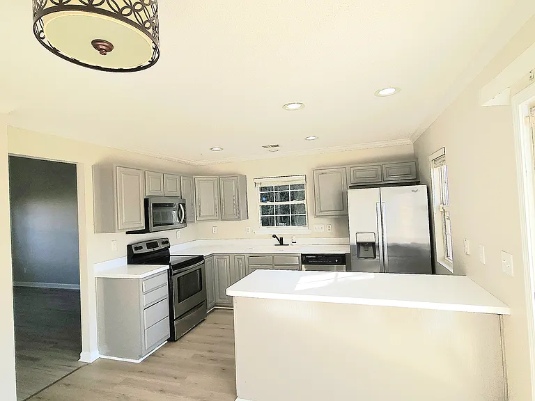 Gourmet kitchen & dining room