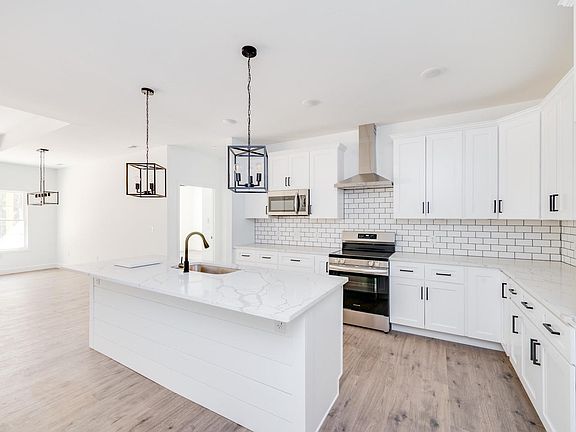 4th image of 145 Bloom Ct