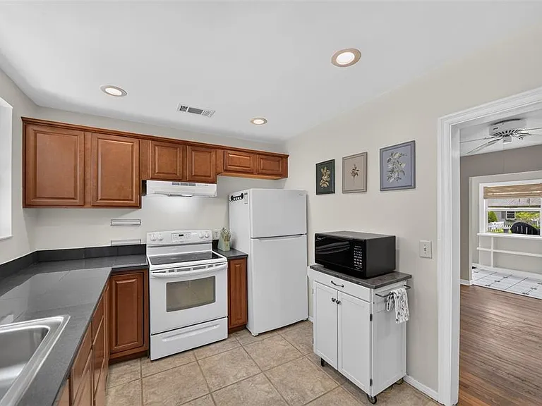 2732 Newark Way — Photo 5
