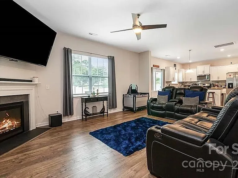 9807 Oak Barrel Ln — Photo 7
