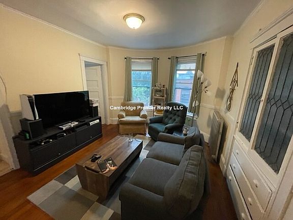 5th image of 18 Sanborn Ave APT 4