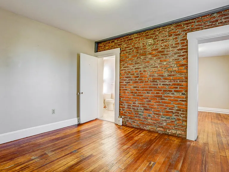102 N Plum St — Photo 14
