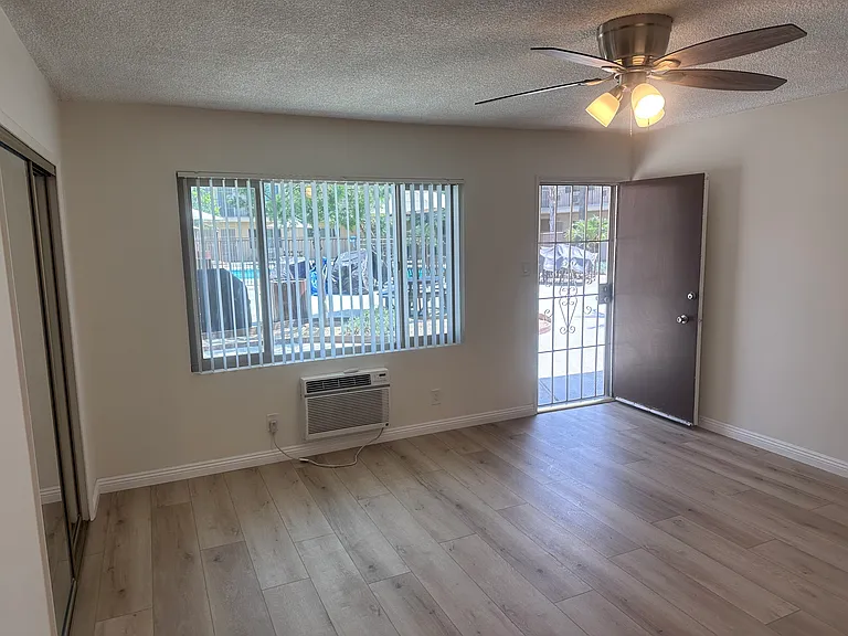 Sussex House Apartments — Photo 51