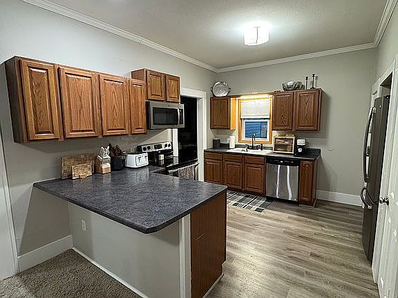 5th image of 415 Lincoln St
