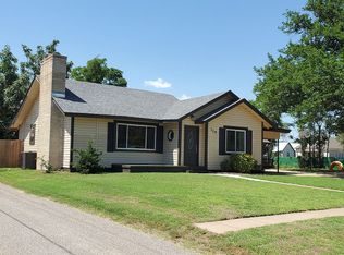 114 W 1st St, Elk City, OK 73644