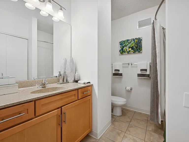 900_interior_bathroom