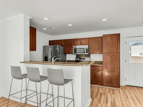 4th image of 3033 Kinswood Ln