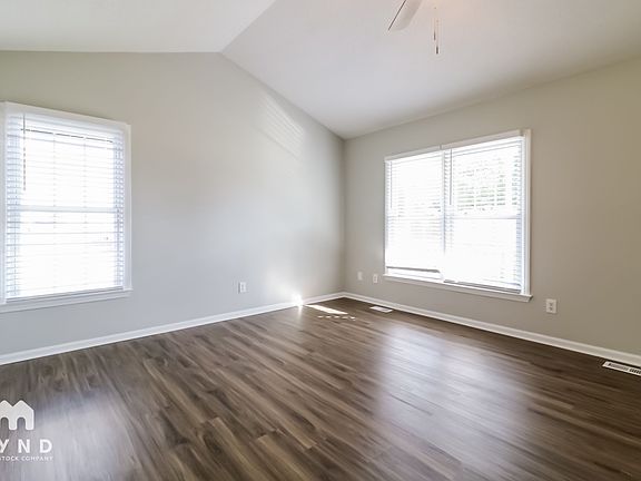 5th image of 1084 Holly Pointe Dr