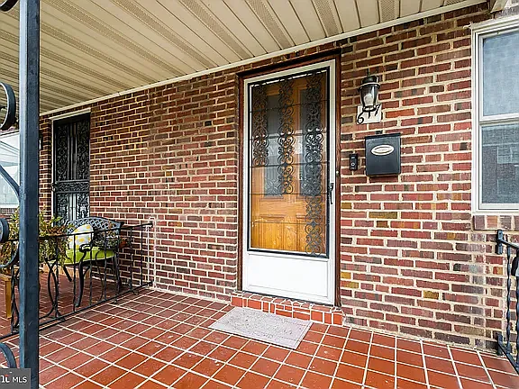3 bed, 1000 sqft, $1,900 — Photo 2