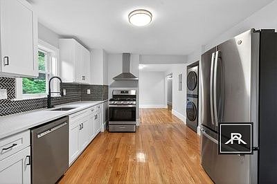 1st image of 116 Woodstock St #2
