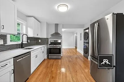 116 Woodstock St #2