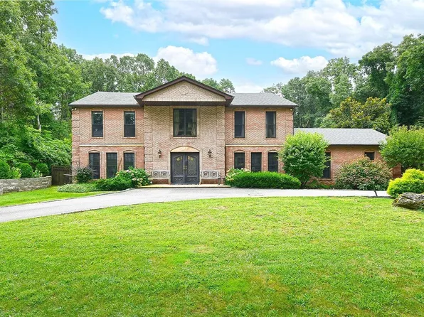 82 Wildwood Drive, Dix Hills, NY 11746