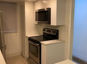 3248 Coral Ridge Dr, Pompano Beach, FL