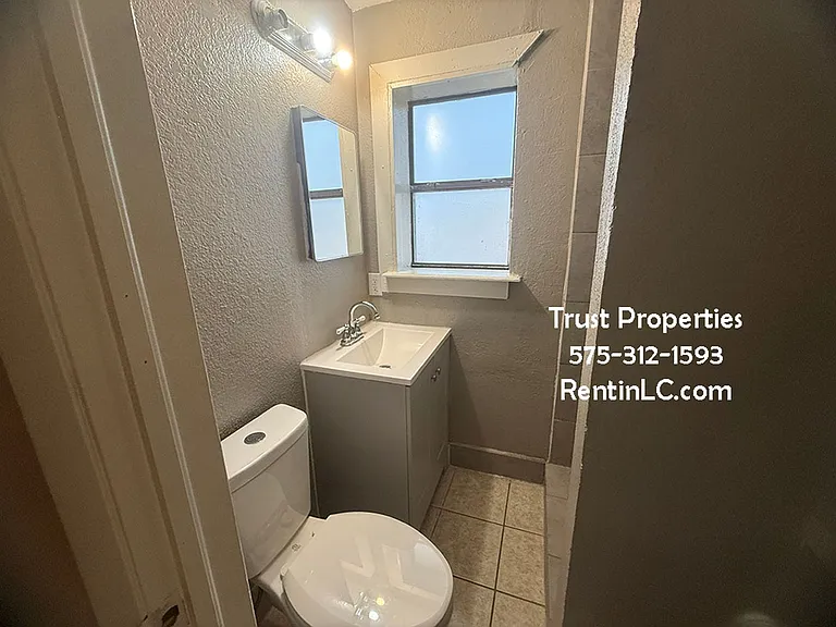 920 Texas Ave — Photo 6