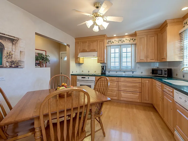 2322 Birchwood Ave — Photo 6