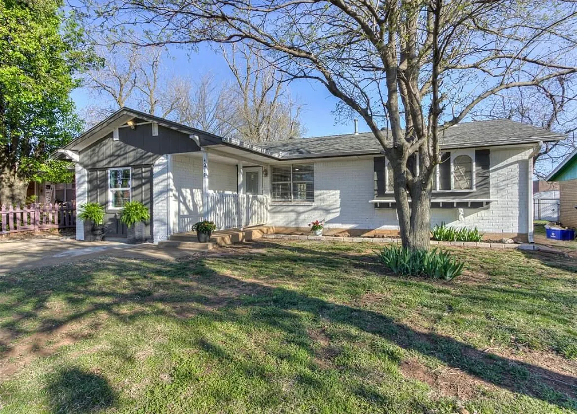 4 bed, 1400 sqft, $1,600 — Photo 1