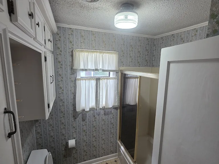 208 Cole St — Photo 9