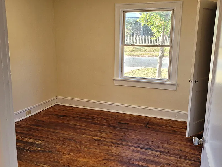 704 W Council St — Photo 5