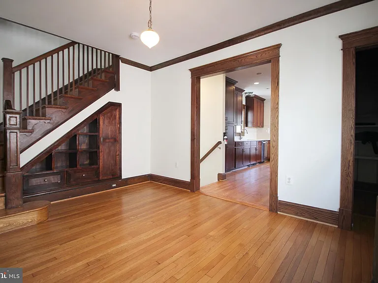 2417 Otis St NE — Photo 9