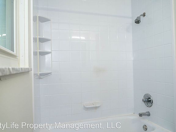 3rd image of 412 Crescent Garden Dr