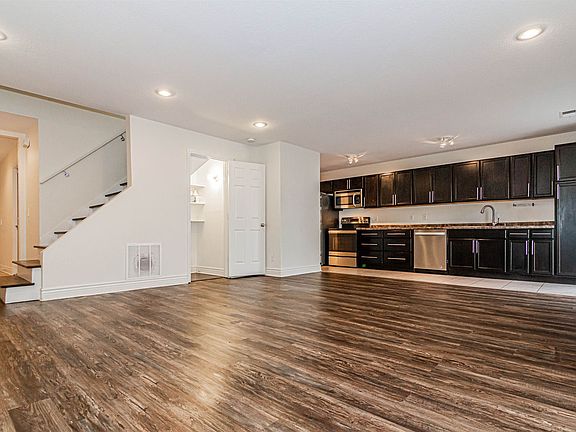 4th image of 2520-2522 Deerfield Blvd