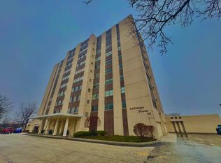 141 N La Grange Rd APT 504, La Grange, IL 60525