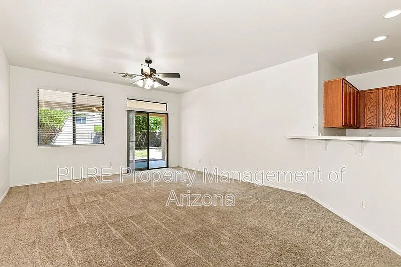 3 bed, 2.0 bath, 1872 sqft, $1,725 — Photo 2