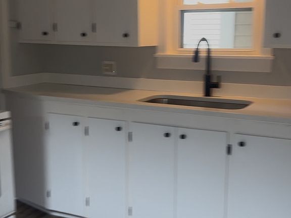 3rd image of 11 Bay St #4