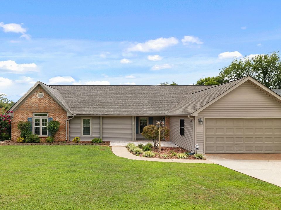 1st image of 215 Oakview Cir
