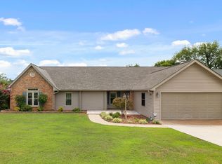 215 Oakview Cir, Killen, AL 35645