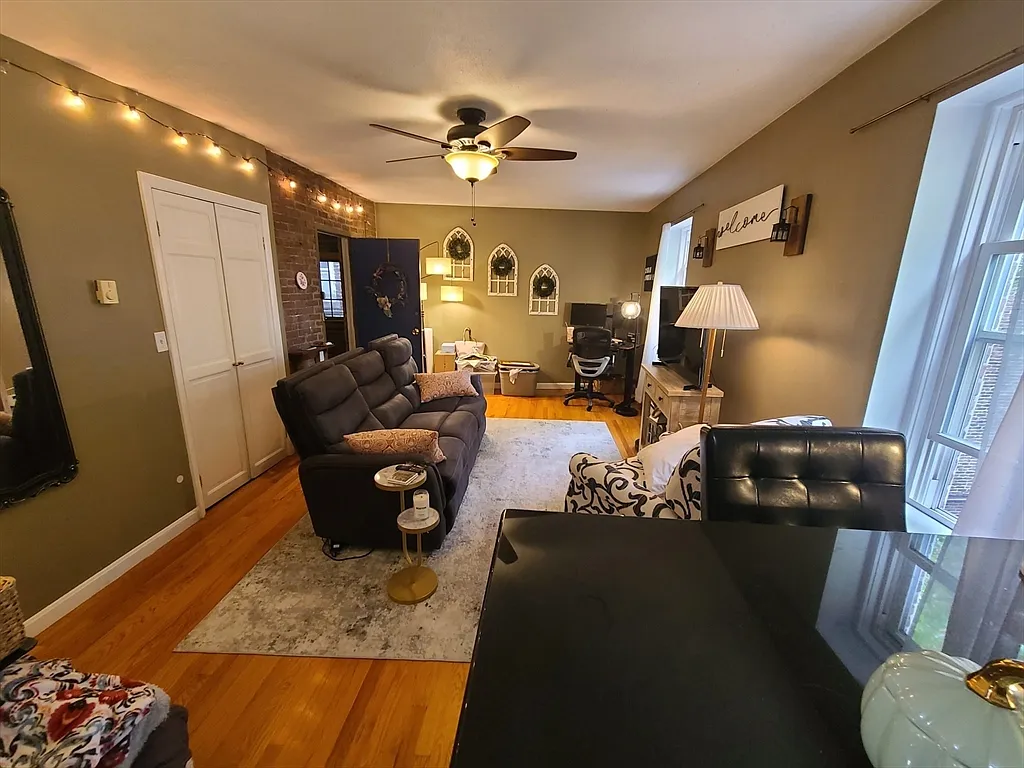 1 bed, 525 sqft, $2,700 — Photo 3
