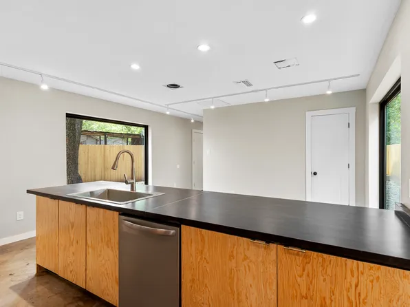 957 Woods Ave, Fort Worth, TX 76102