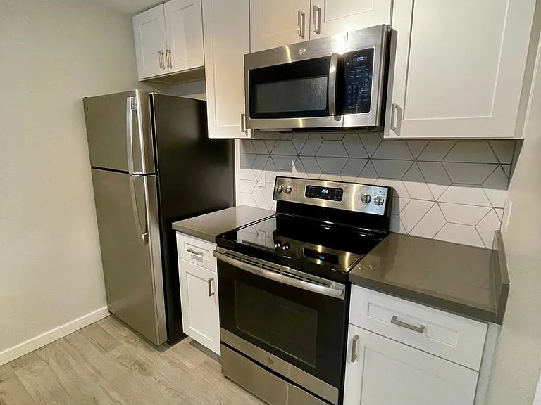 Monterey Apartments — Photo 8