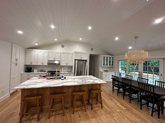 3rd image of 60 Pembroke Dr