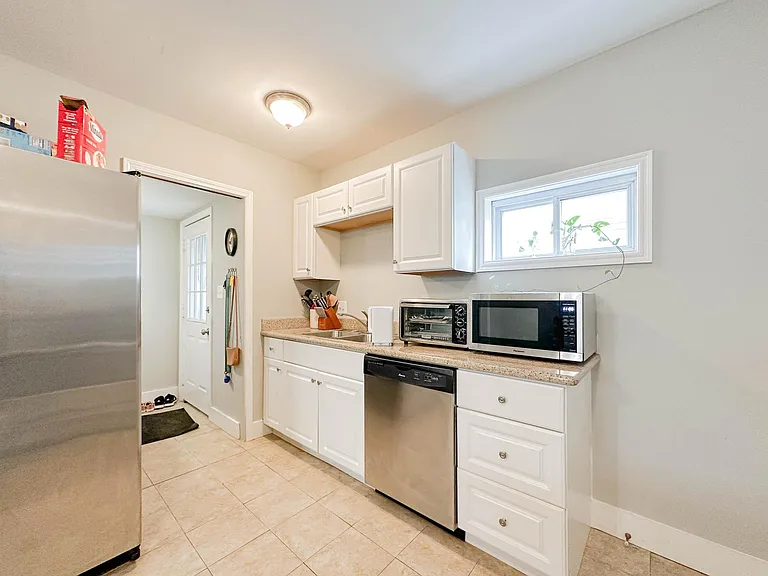 662 Southwood Ave — Photo 8