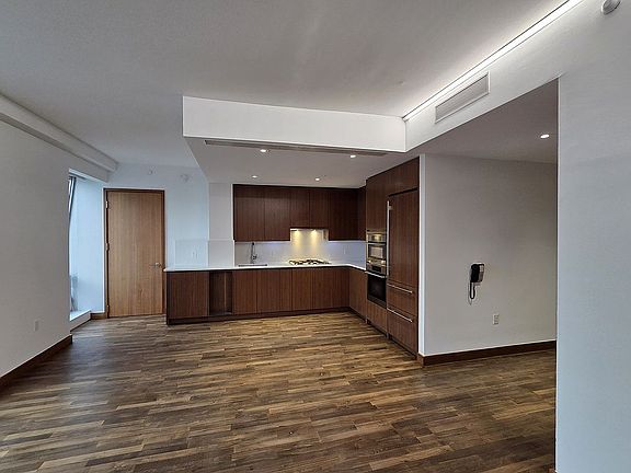 5th image of 400 5th Ave APT 45E